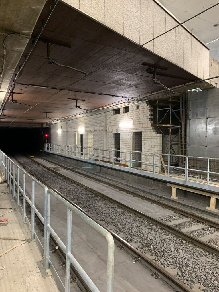 Brandschutztechnische Ertüchtigung eines U-Bahnhofes bei laufendem Betrieb