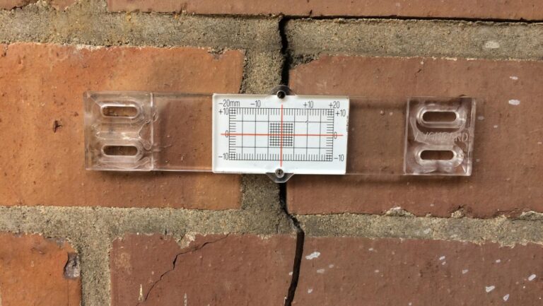 Bauwerksprüfung - Rissmonitoring