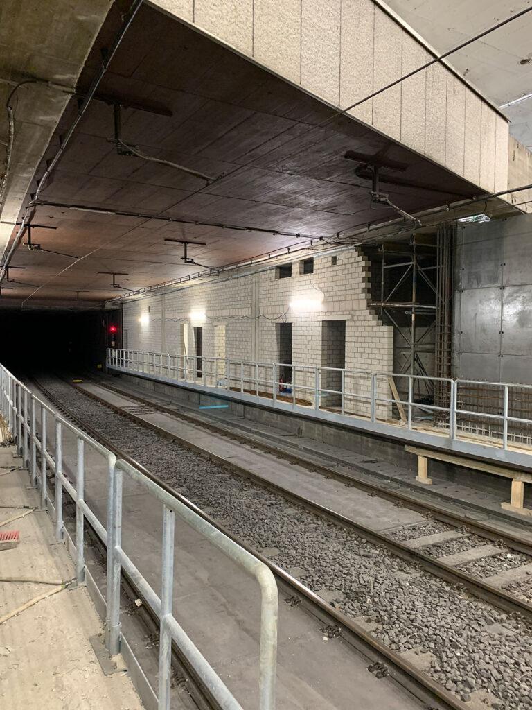 Brandschutztechnische Ertüchtigung eines U-Bahnhofes bei laufendem Betrieb
